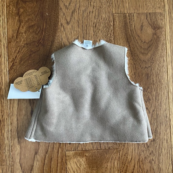 🌼FREE with bundle of 3+ items!🌼 Baby vest - Picture 2 of 2